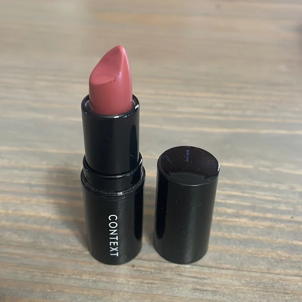 Context matte lipstick